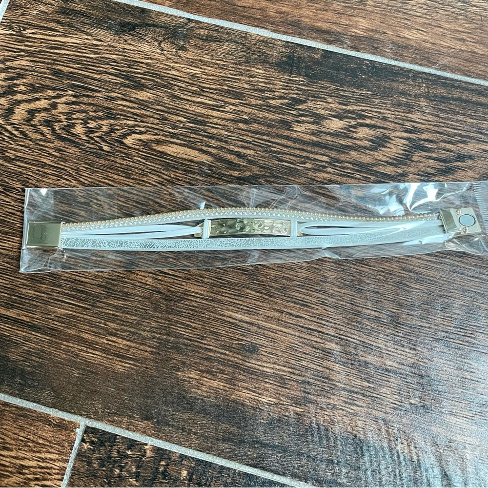 New- Beautiful White & Gold Multi-Bracelet - Magnetic Clasp